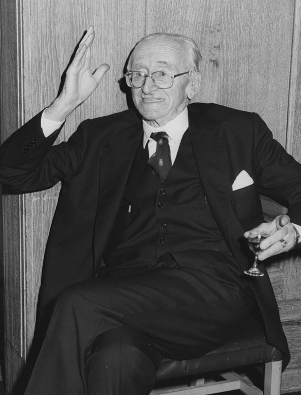De LSE Library - Flickr: Friedrich August von Hayek, 27th January 1981, the 50th Anniversary of his first lecture at LSE, 1981, No restrictions, https://commons.wikimedia.org/w/index.php?curid=18090270